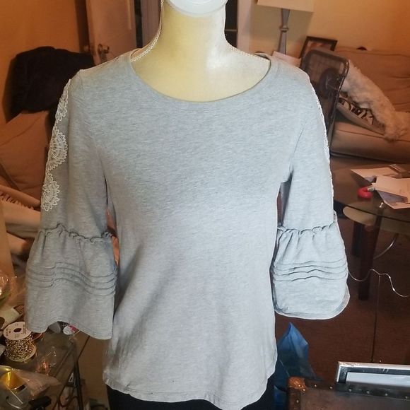 Lilly Pulitzer Fatima Heather Gray Embroidered Lace Rhinestone Sweatshirt Sz. M - Picture 4 of 10